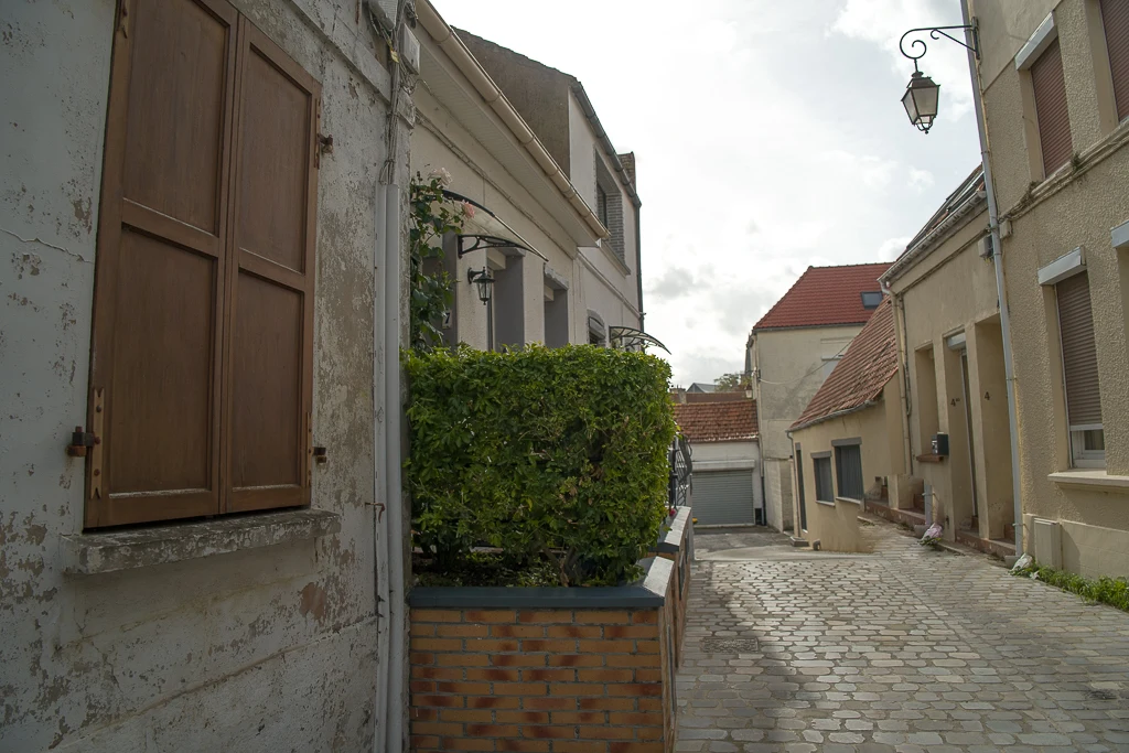 Les simples ruelles de la ville de Guînes