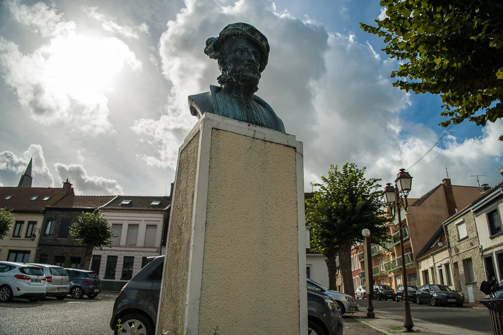 Le Duc de Guise à l'entrée de la place des Tilleuls