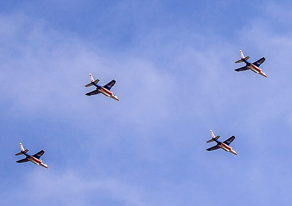 La Patrouille de France en vol au-dessus de l'aérodrome de Marck
